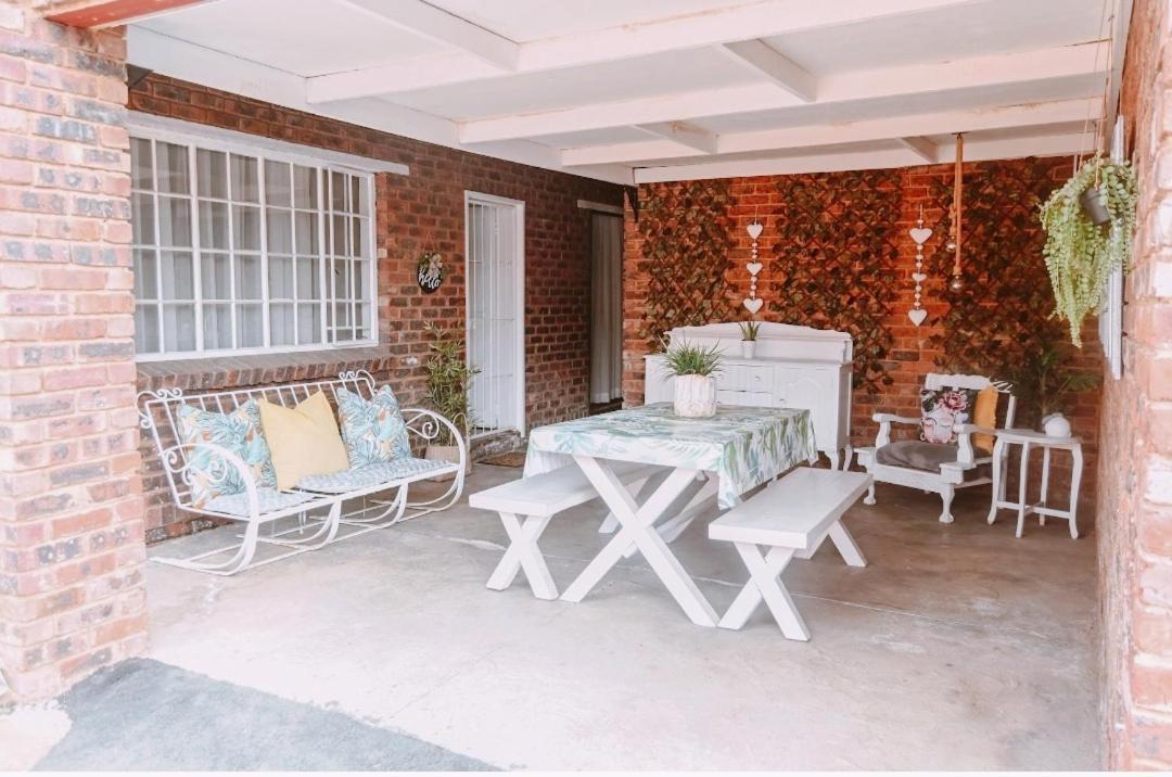 Zhantique Guest House 1- Unit 5 Boksburg Buitenkant foto