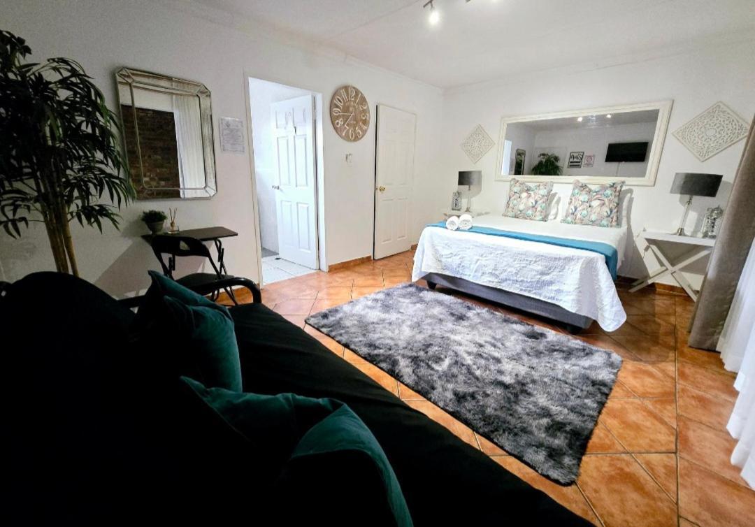 Zhantique Guest House 1- Unit 5 Boksburg Buitenkant foto