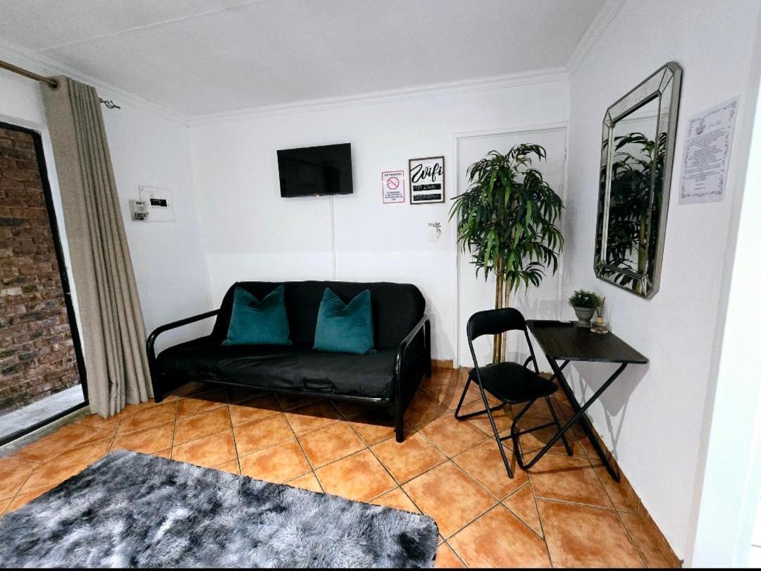 Zhantique Guest House 1- Unit 5 Boksburg Buitenkant foto